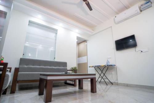 the lodgers one bhk apartment nxt to phase 1 metro