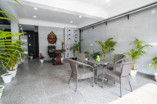 the lodgers one bhk apartment nxt to phase 1 metro