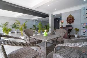 the lodgers one bhk apartment nxt to phase 1 metro