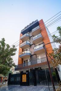 the lodgers one bhk apartment nxt to phase 1 metro