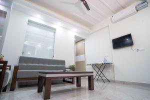 the lodgers one bhk apartment nxt to phase 1 metro