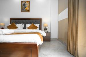 the lodgers one bhk apartment nxt to phase 1 metro