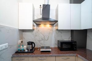 the lodgers one bhk apartment nxt to phase 1 metro