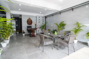 the lodgers one bhk apartment nxt to phase 1 metro