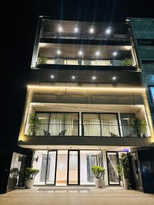 the lodgers 2 bhk apartment near artemis hospital
