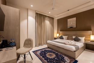 the lodgers 2 bhk apartment near artemis hospital