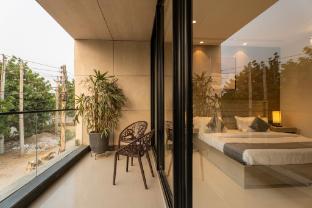 the lodgers 2 bhk apartment near artemis hospital