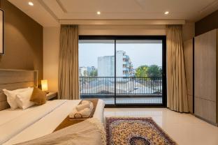 the lodgers 2 bhk apartment near artemis hospital