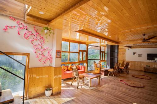 hide in kasol