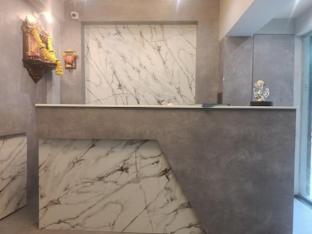 Hotel Aahan Vashi 3.6 Km From Railway Station,,5 star