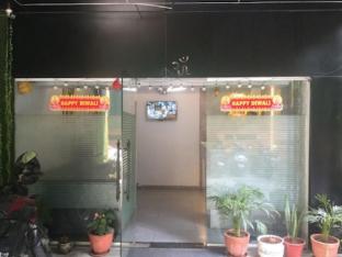 hotel aahan vashi 3 6 km from railway station