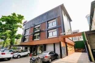 hotel aahan vashi 3 6 km from railway station