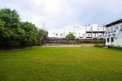umino beach resort muthukadu