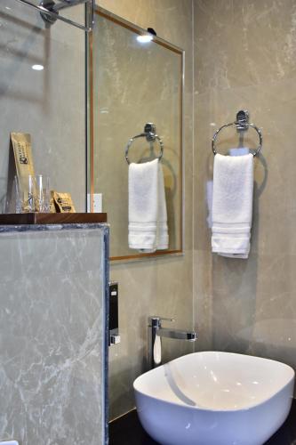 kynjing suites