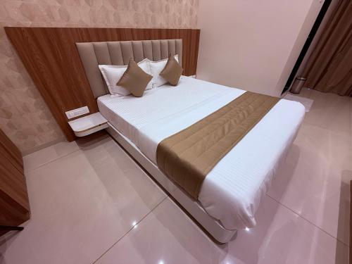 Hotel Triveni Inn Ambernath,5Th & 6Th Floor, Gps Business Park, Railway Station, Plot No. 2, Opp. Shivaji Maharaj Showk, Near Ambernath, Kansai Section, Ambernath, Maharashtra,3 star