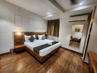 the aura hotel and banquet