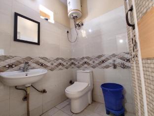 Diwan Guest House 1 Km Nizamudin Station Delhi,,5 star