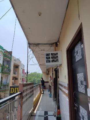 Diwan Guest House 1 Km Nizamudin Station Delhi,,5 star