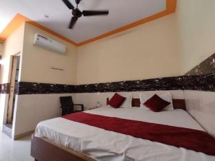 Diwan Guest House 1 Km Nizamudin Station Delhi,,5 star