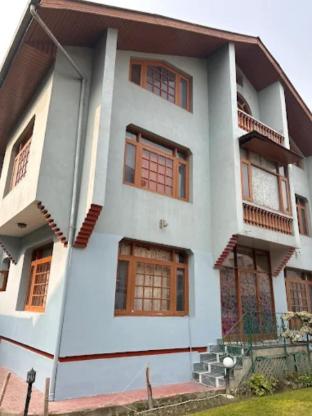 ainoor cottage srinagar 10 km from dal lake