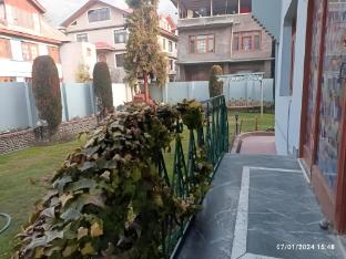 ainoor cottage srinagar 10 km from dal lake