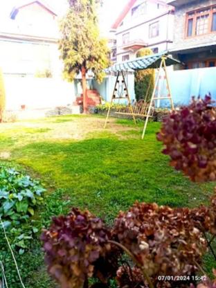 ainoor cottage srinagar 10 km from dal lake