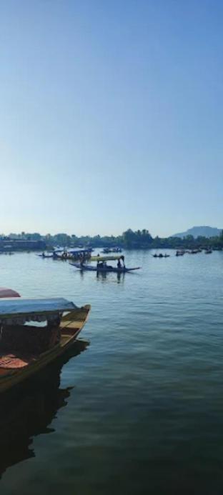 ainoor cottage srinagar 10 km from dal lake