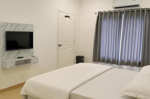 The Nest,,2 star