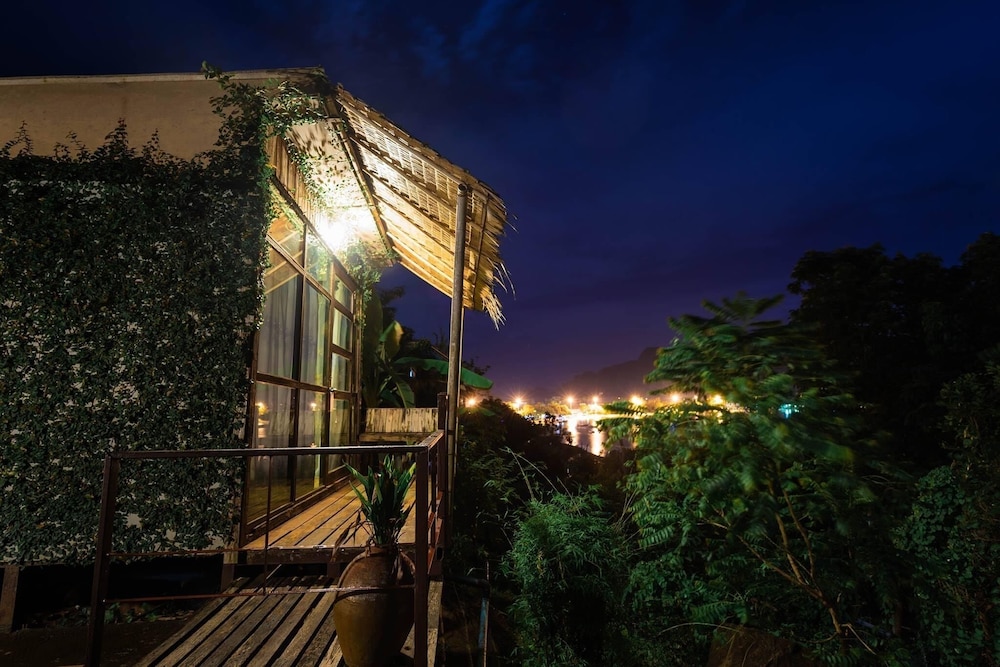 phi phi sea sky resort