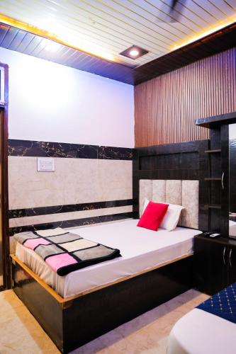 hotel luxury palace vrindavan