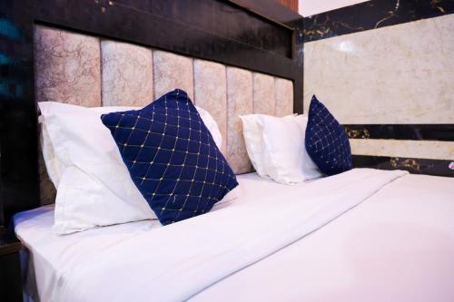 hotel luxury palace vrindavan