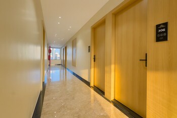 Travinities Hotel Avni Palace,,3 star