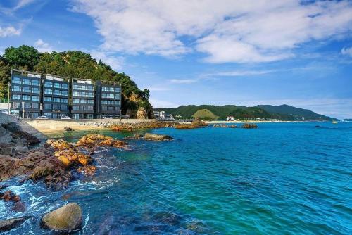The Great Ocean Pension,,2 star