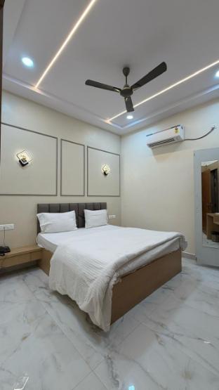 radha raman inn