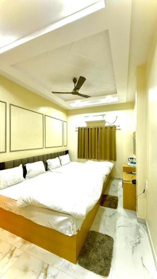 radha raman inn