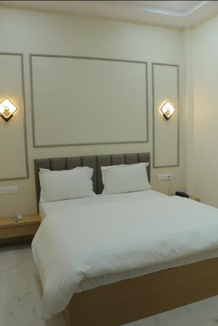 radha raman inn
