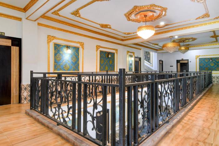 spot on the green palace