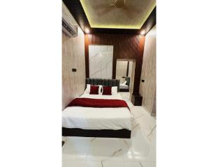 Sri Viswanath Retreat Near Kashi Viswanath Mandir,,5 star