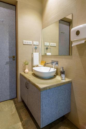 ama stays and trails hermitage villa kolkata