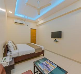 the solapur inn hotel