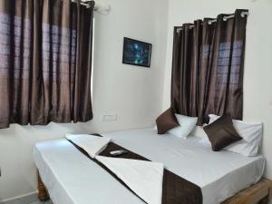 super hotel o red moon residency