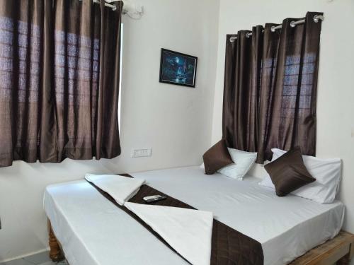 super hotel o red moon residency