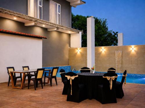 aadhya hotel and adhira restaurant