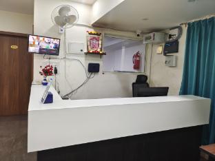 gayathri metro deluxe rooms