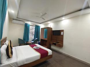 gayathri metro deluxe rooms