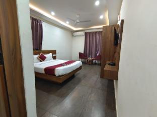 gayathri metro deluxe rooms