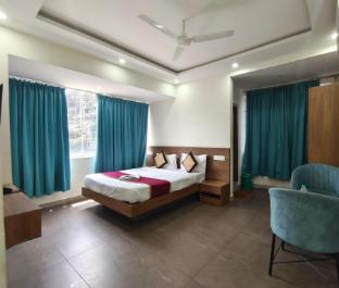 gayathri metro deluxe rooms