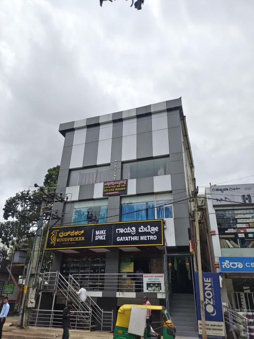 gayathri metro deluxe rooms