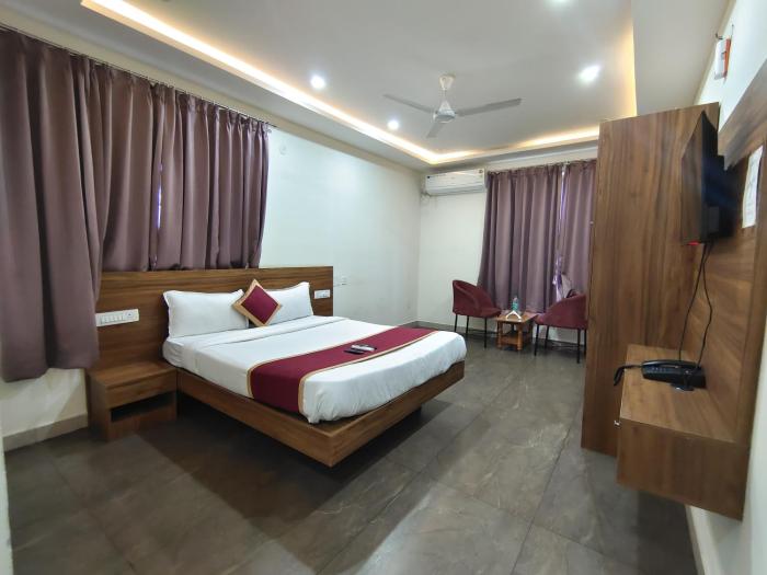 gayathri metro deluxe rooms