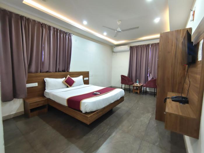 gayathri metro deluxe rooms